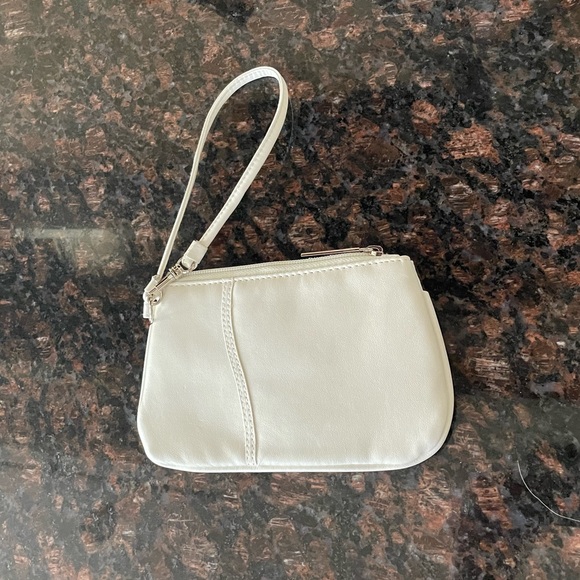 Ladies faux leather wristlet - Picture 2 of 11